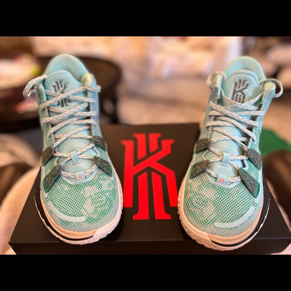 Nike Kyrie 7 basketball sneakers men size 8.5 woman size 10 Brand New